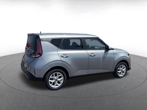 Used 2025 Kia Soul LX w/ LX Technology Package FWD image 12