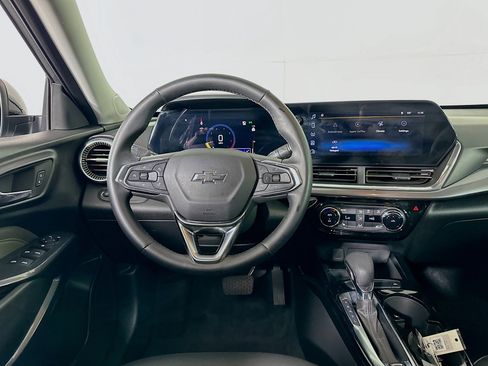 Used 2024 Chevrolet Trax ACTIV w/ Sunroof Package image 17