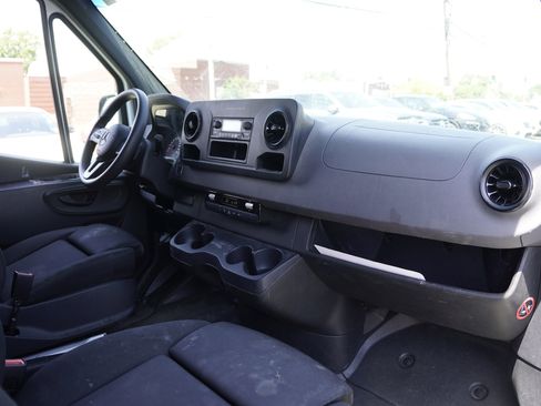 Used 2023 Mercedes-Benz Sprinter 1500 image 21