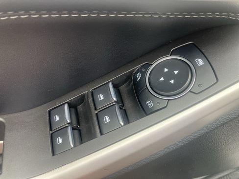 Used 2023 Ford Explorer XLT w/ Equipment Group 202A AWD/4WD image 19