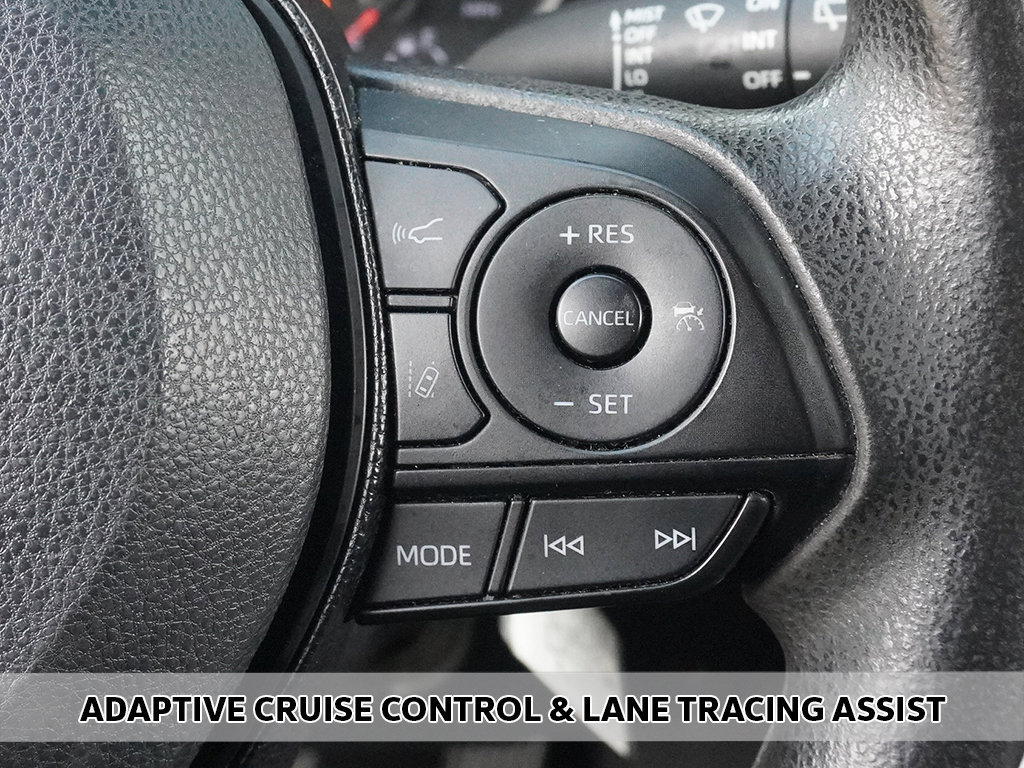 Used 2020 Toyota RAV4 LE FWD image 3