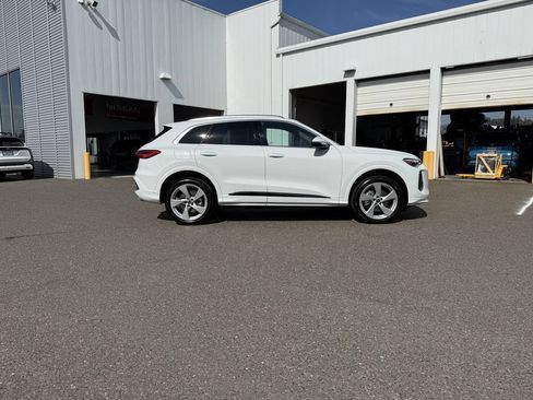 Used 2025 Audi Q5 Premium Plus AWD/4WD image 8