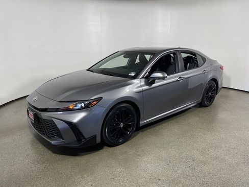 Used 2025 Toyota Camry SE FWD image 7
