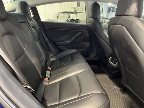 Used 2019 Tesla Model 3 Standard Range image 13