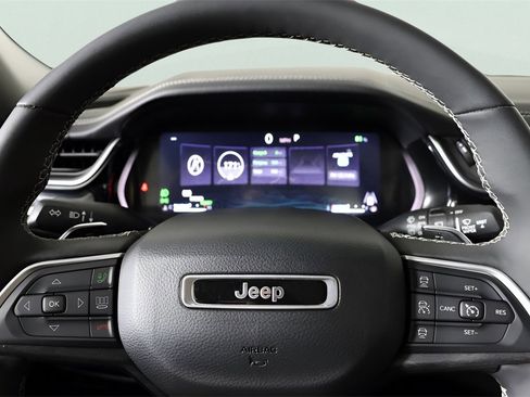 Used 2022 Jeep Grand Cherokee Limited 4xe image 25