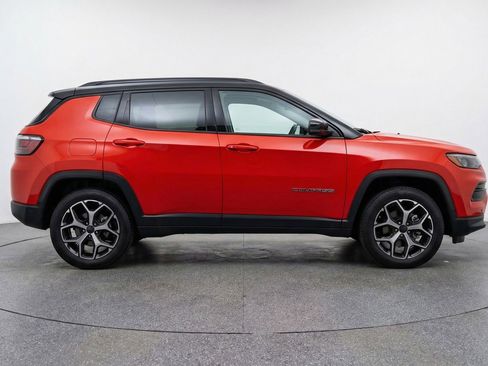 Used 2025 Jeep Compass Limited AWD/4WD image 11