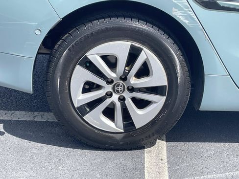 Used 2018 Toyota Prius Three w/ Advanced Technology Package FWD image 7