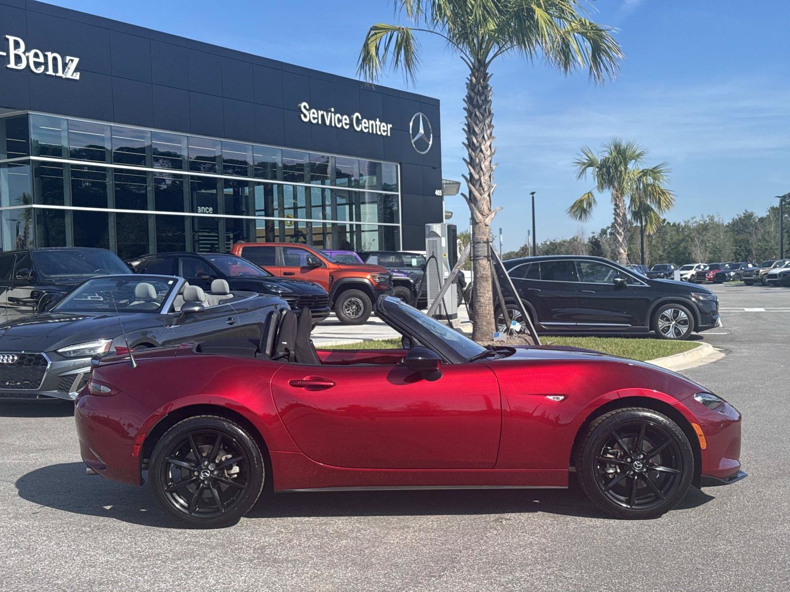 Used 2022 MAZDA MX-5 Miata Club RWD image 2