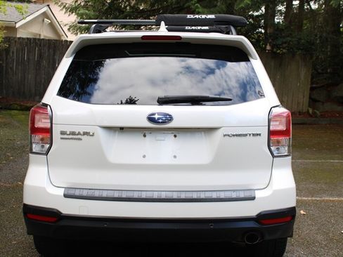 Used 2018 Subaru Forester 2.5i Touring AWD/4WD image 12