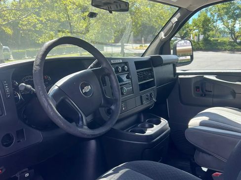 Used 2015 Chevrolet Express 2500 RWD image 11