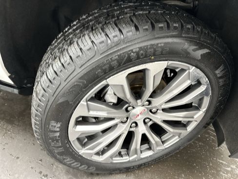 Used 2021 GMC Yukon XL Denali w/ Denali Premium Package image 12