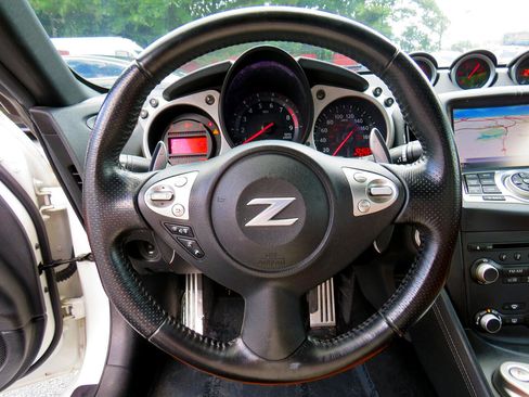 Used 2016 Nissan 370Z Touring image 18