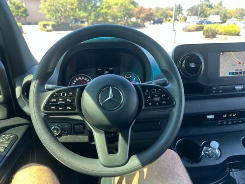 Used 2023 Mercedes-Benz Sprinter 1500 image 8