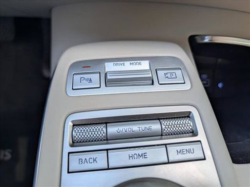 Used 2023 Genesis GV70 2.5T w/ Select Package AWD/4WD image 32