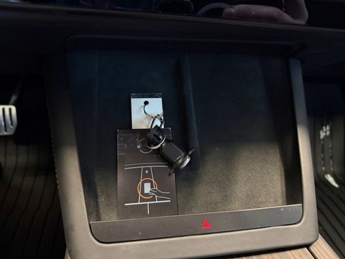 Used 2025 Tesla Model S image 30