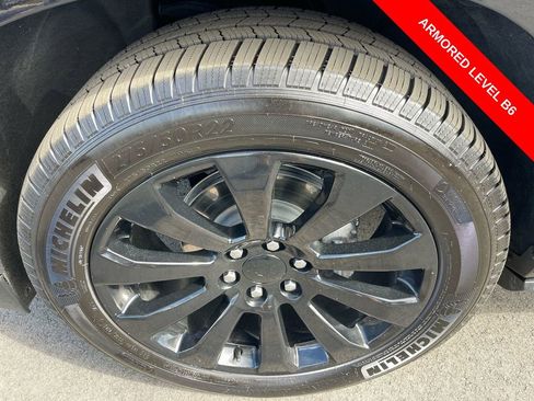 Used 2021 Chevrolet Suburban Premier w/ Premium Package image 37