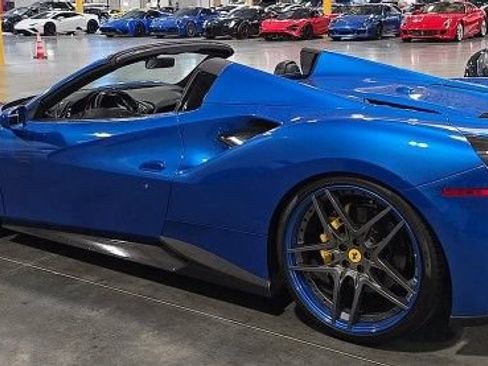 Used 2017 Ferrari 488 Spider RWD image 2
