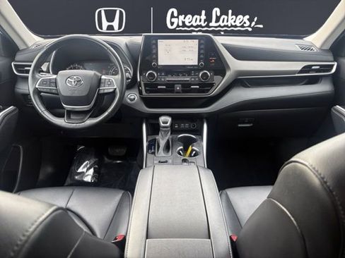 Used 2022 Toyota Highlander XLE image 12