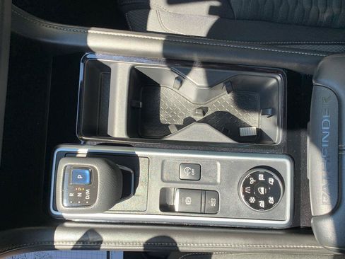 Used 2022 Nissan Pathfinder SV w/ SV Premium Package AWD/4WD image 22