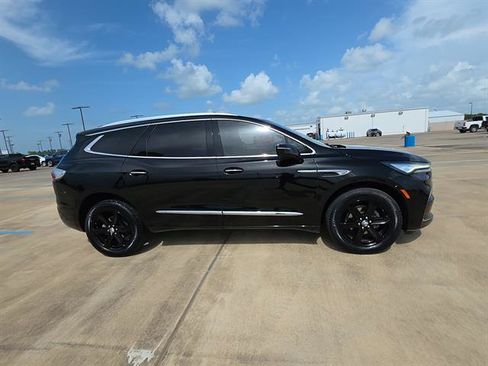 Used 2023 Buick Enclave Essence FWD image 4