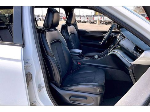 Used 2023 Jeep Grand Cherokee L Laredo AWD/4WD image 8