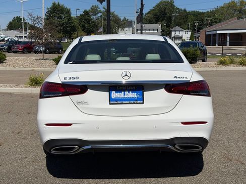 Used 2022 Mercedes-Benz E 350 4MATIC Sedan image 4