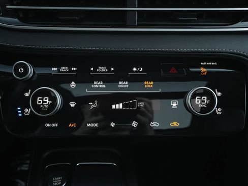 Used 2023 INFINITI QX60 Luxe w/ Vision Package image 14