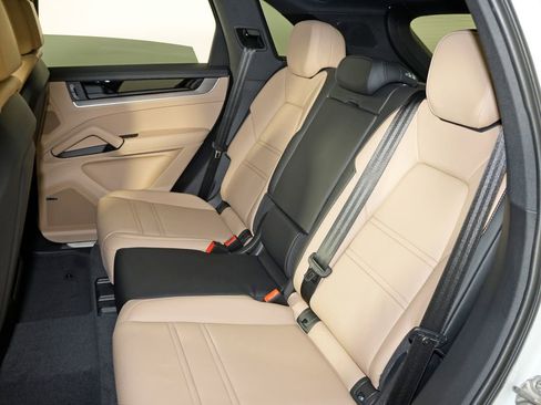 Certified 2026 Porsche Cayenne image 34