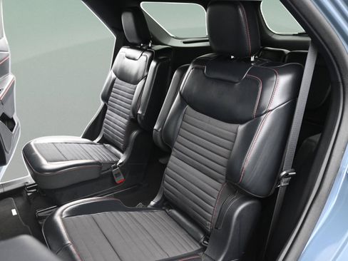 Used 2025 Ford Explorer ST-Line w/ Premium Package RWD image 23