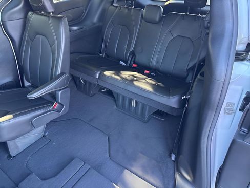 New 2026 Chrysler Pacifica Select image 32