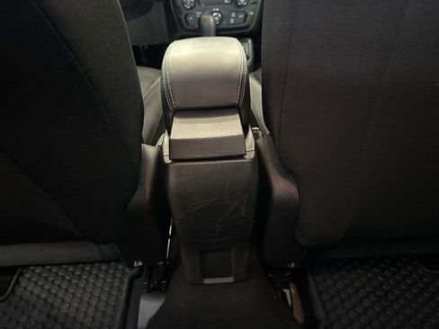 Used 2023 Jeep Renegade Latitude image 40