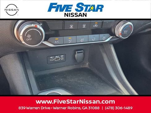 Used 2022 Nissan Sentra SV FWD image 22