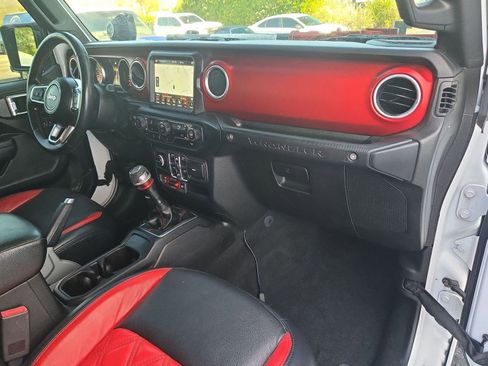 Used 2018 Jeep Wrangler Unlimited Rubicon image 30