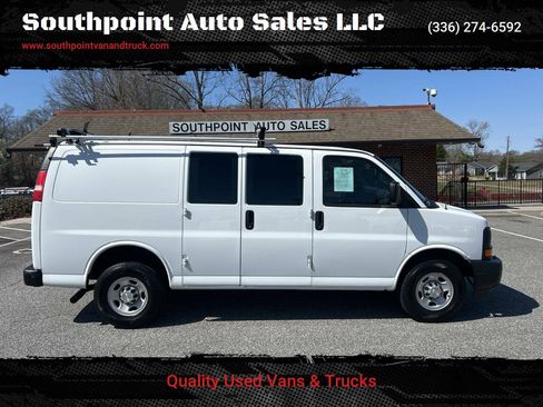Used 2017 Chevrolet Express 2500 RWD image 1