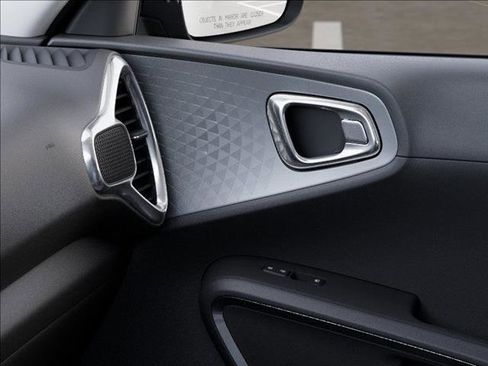 Used 2025 Kia Soul LX w/ LX Technology Package image 25