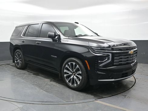 Used 2025 Chevrolet Tahoe High Country AWD/4WD image 5