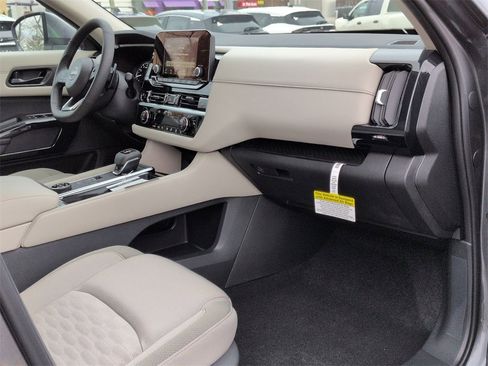 New 2025 Nissan Pathfinder SV image 20