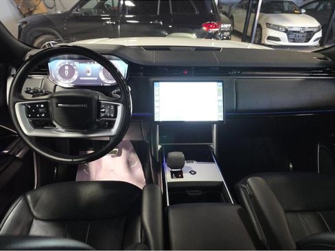 Used 2024 Land Rover Range Rover Long Wheelbase SE AWD/4WD image 9