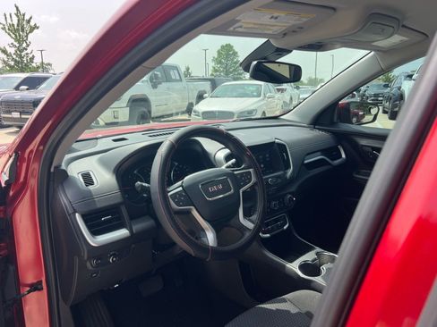 Used 2024 GMC Terrain SLE w/ Driver Convenience Package FWD image 21