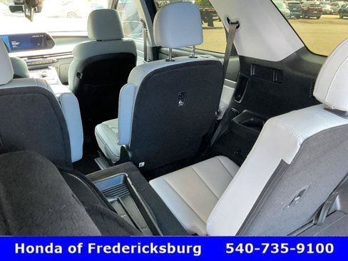 Used 2025 Hyundai Palisade SEL FWD image 25