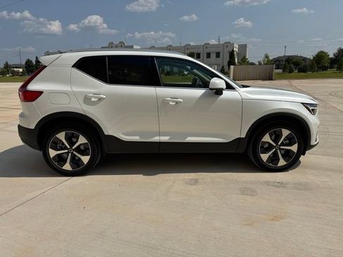 Used 2023 Volvo XC40 B5 Plus w/ Driver Assist Package AWD/4WD image 4