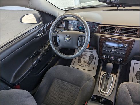 Used 2015 Chevrolet Impala LT w/ LT Sunroof Package FWD image 25