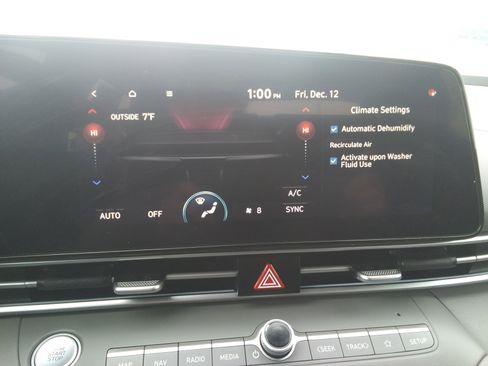 Used 2024 Hyundai Elantra SEL image 21