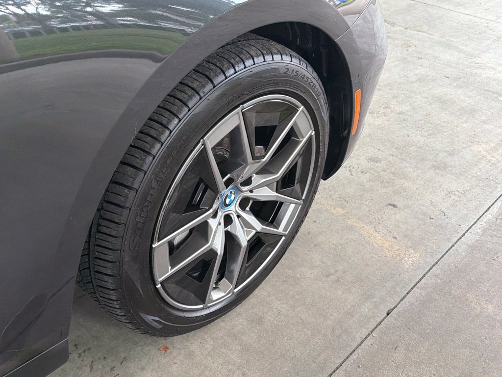 Used 2024 BMW i5 eDrive40i w/ Premium Package RWD image 22