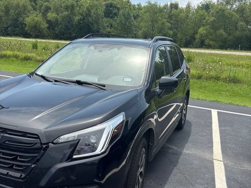 Used 2023 Subaru Forester Premium AWD/4WD image 6