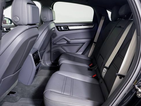 Certified 2023 Porsche Cayenne Coupe image 9