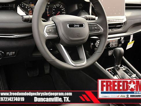 New 2026 Jeep Compass Latitude image 25