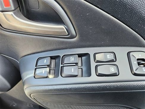 Used 2011 Hyundai Tucson GLS image 13