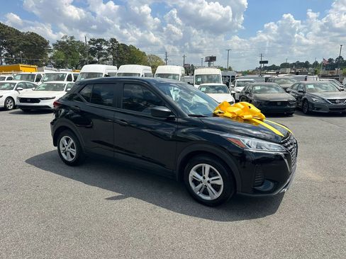 Used 2021 Nissan Kicks S image 9