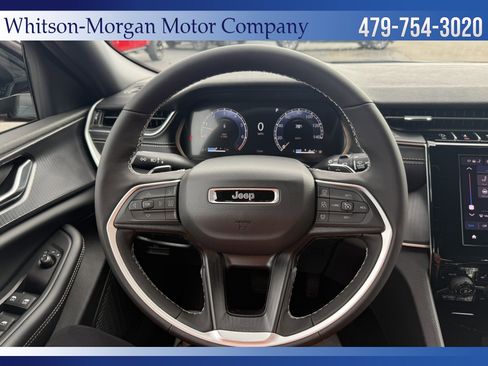 New 2025 Jeep Grand Cherokee L Laredo image 18